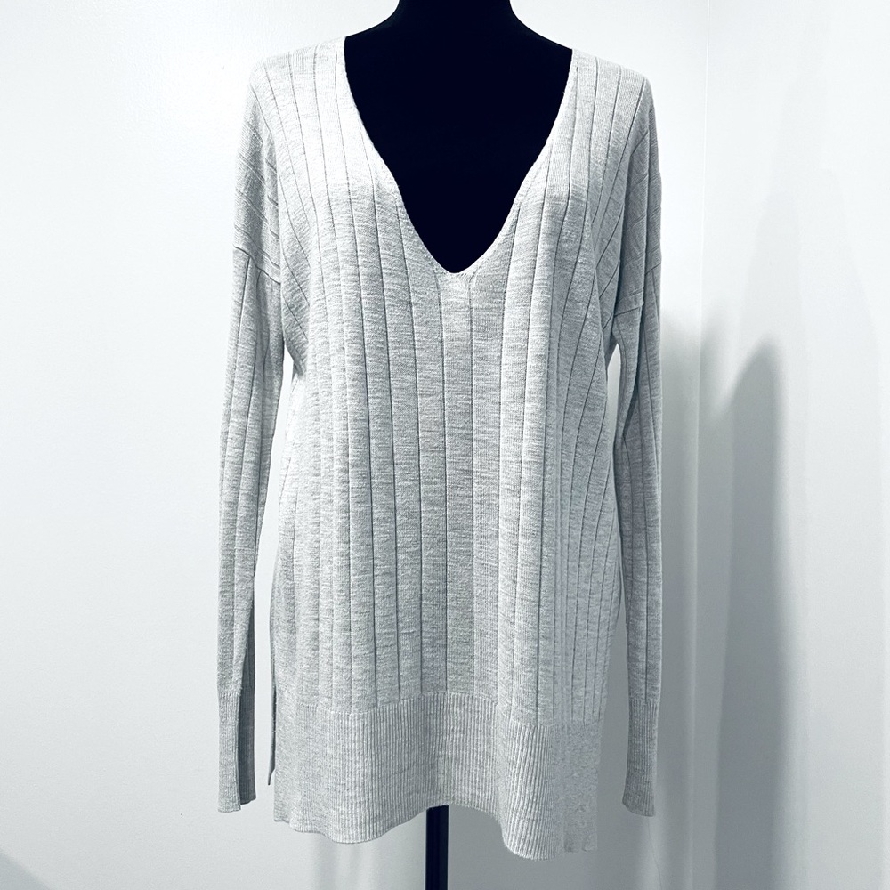 Kimchi Blue Gray V-Neck Tunic Sweater